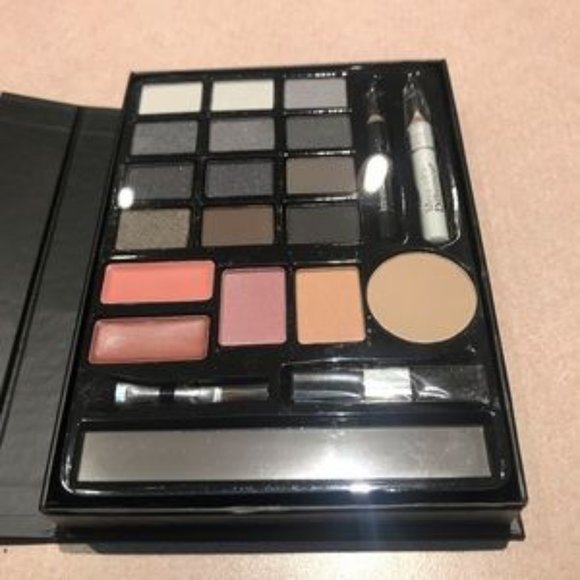 Measurable Difference Smokey Get The Look Kit, NWT - Picture 3 of 3